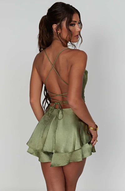 Macaquinho Feminino de Cetim com Babados