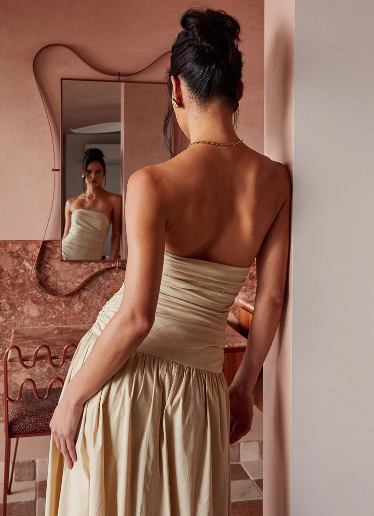 Vestido Sem Alças Elegante Modern Merlot