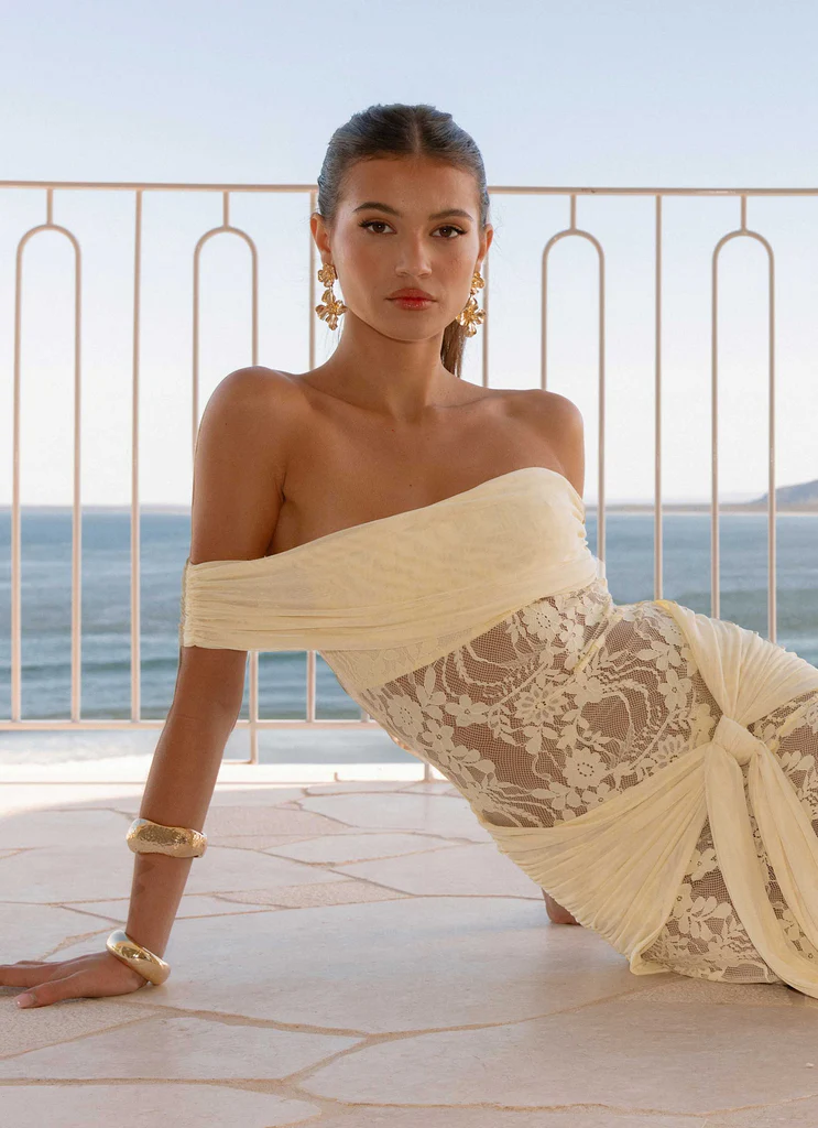 Vestido Ombro a Ombro Rendado Com Detalhe Pendurado Modern Gracie