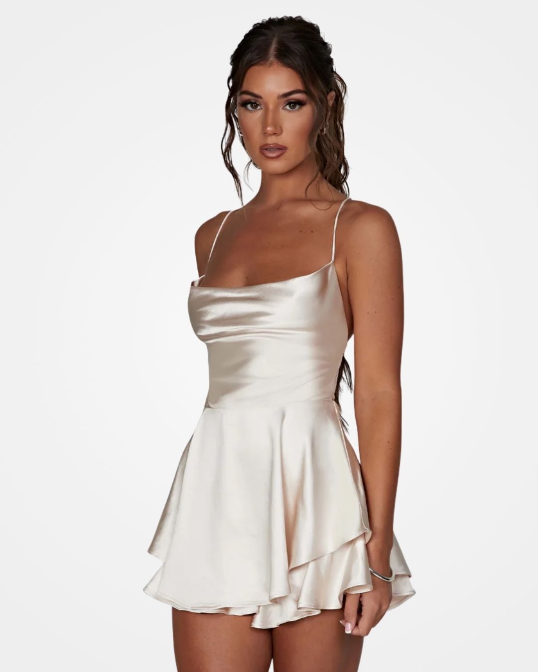 Macaquinho Feminino de Cetim com Babados