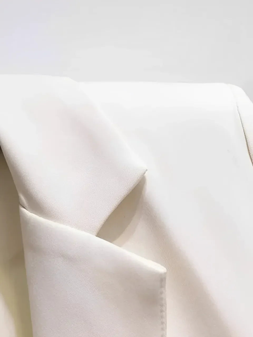 Vestido Midi Alfaiataria Plissado com Cinto Modern Yara