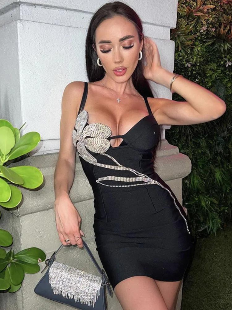 Vestido Curto Detalhe Flor de Paetê Liz