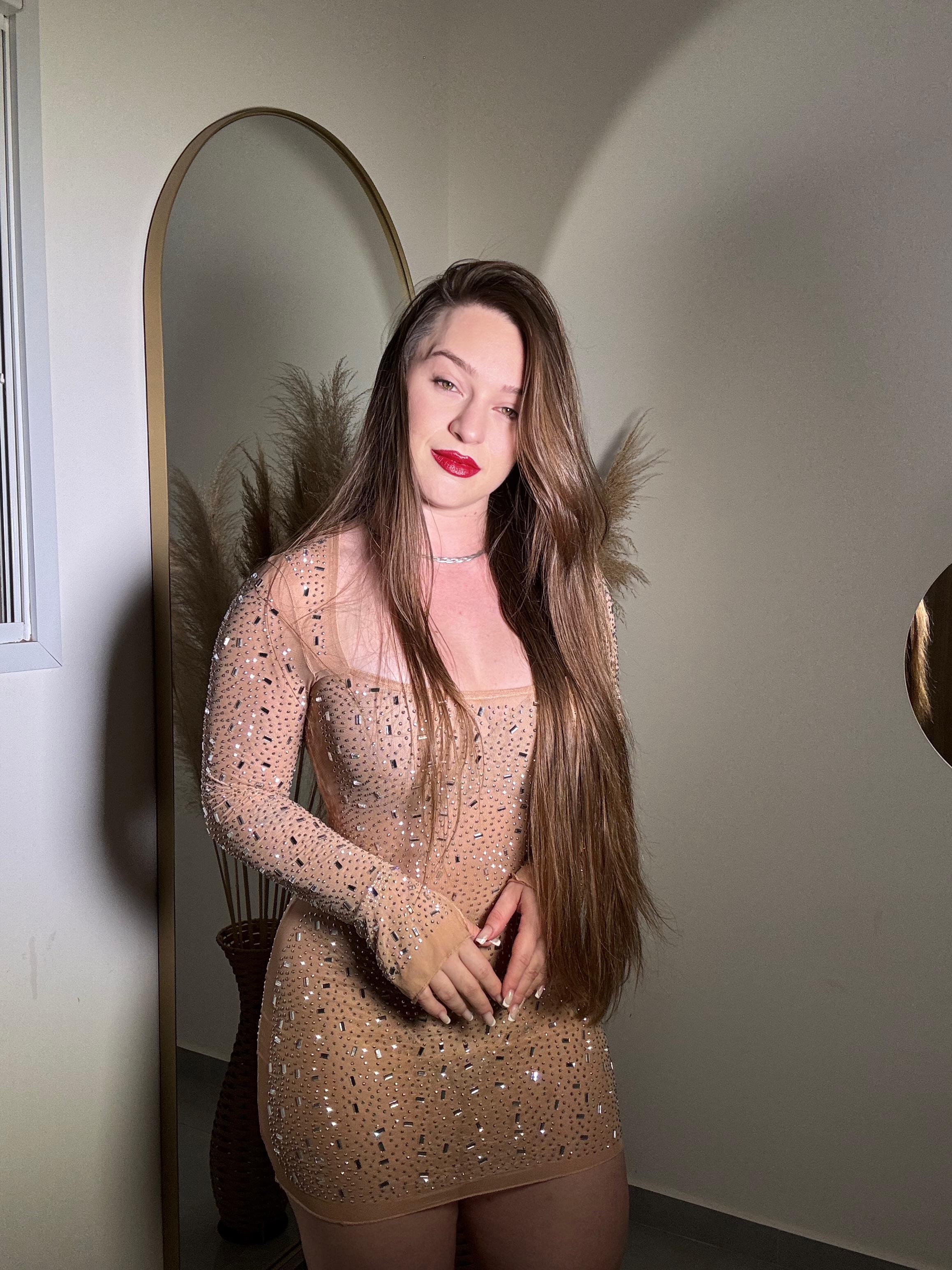 Vestido Curto Manga Longa Brilhante Modern Shine