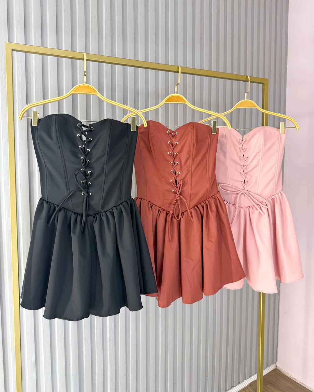 Vestido Curto Corset com Amarrações Modern Yasmin