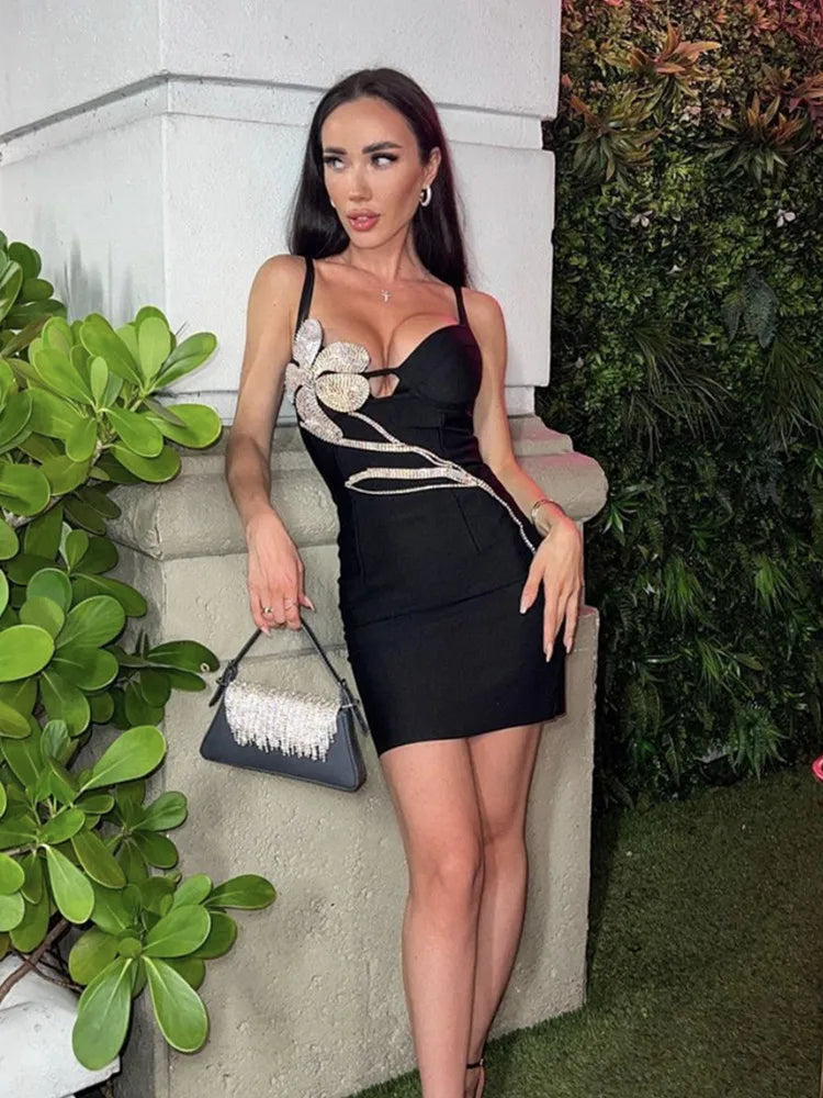 Vestido Curto Detalhe Flor de Paetê Liz