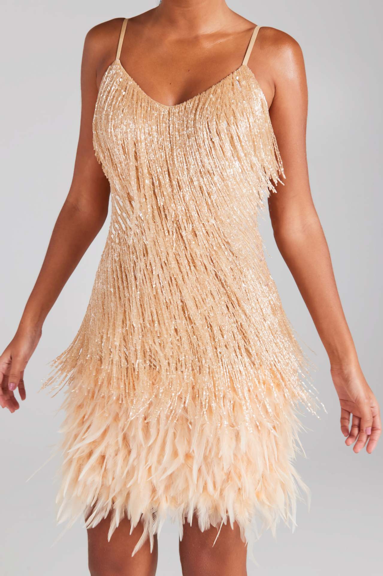 Vestido de Paetê Com Franjas e Plumas Caterine