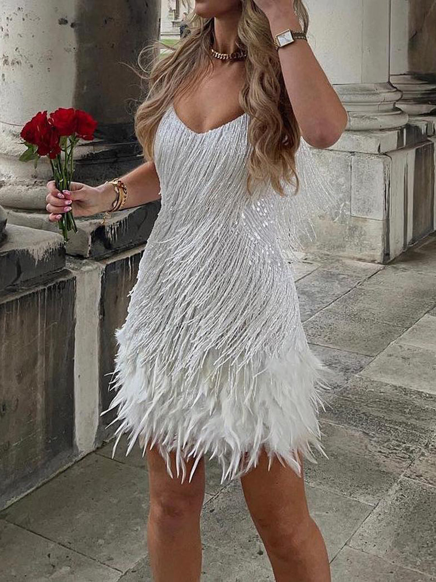 Vestido de Paetê Com Franjas e Plumas Caterine